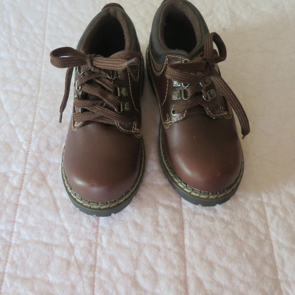 NWOT Boy's Thom McAn Brown Leather Non Marking Lace Shoes Size 13